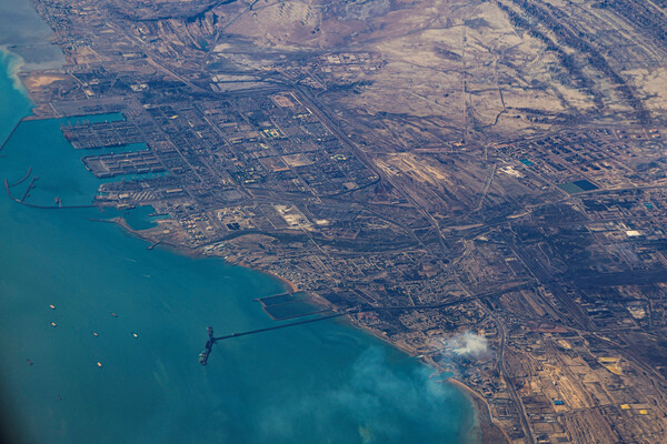 Iran Warns of Middle East Port Retaliation as U.S. Threatens Stronger Response in Hormuz