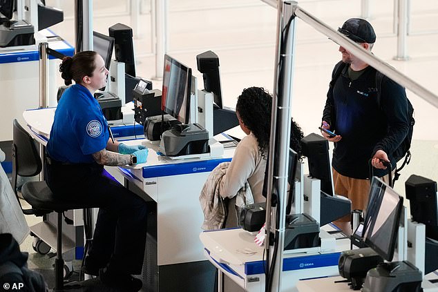 TSA Agents Turn to Blood Donations for Cash as Unpaid Shutdown Crisis Deepens
