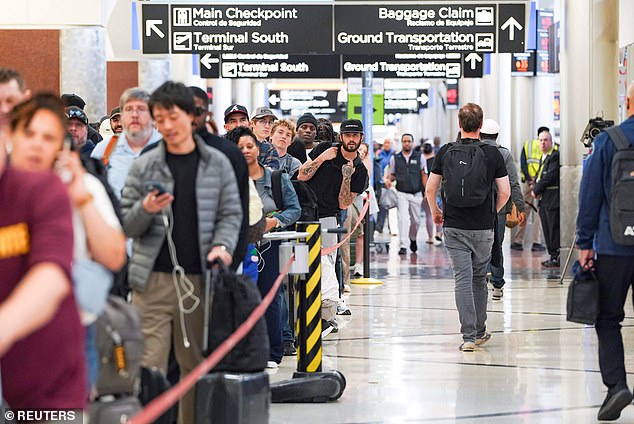 TSA Staffing Crisis Threatens Airport Operations as Government Shutdown Worsens Travel Chaos