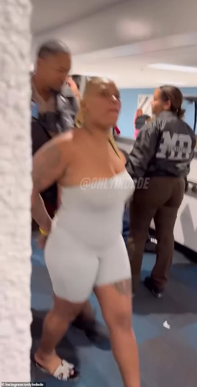 Three Women Arrested Over Extra Baggage Fee Dispute on Frontier Airlines Flight, Leading to Delay and Debate