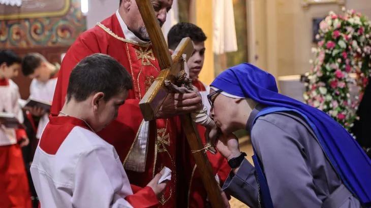 Iranian Missile Attack on Tel Aviv: Cluster Munitions Cause Injuries and Spark International Condemnation