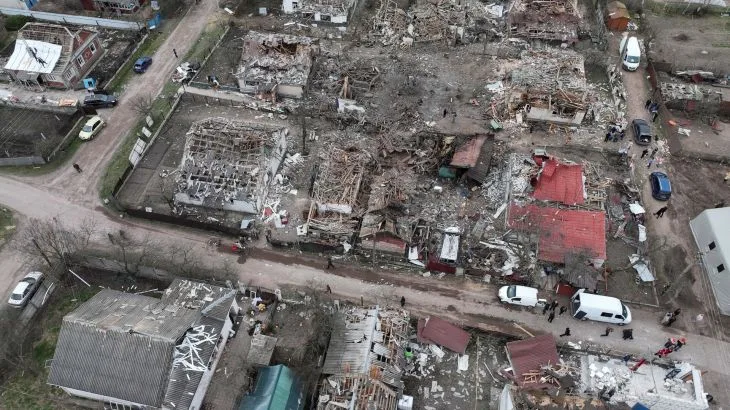 Iranian Missile Attack on Tel Aviv: Cluster Munitions Cause Injuries and Spark International Condemnation