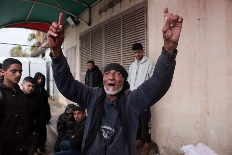 Armed Group 'Popular Forces' Ambush Family in Central Gaza