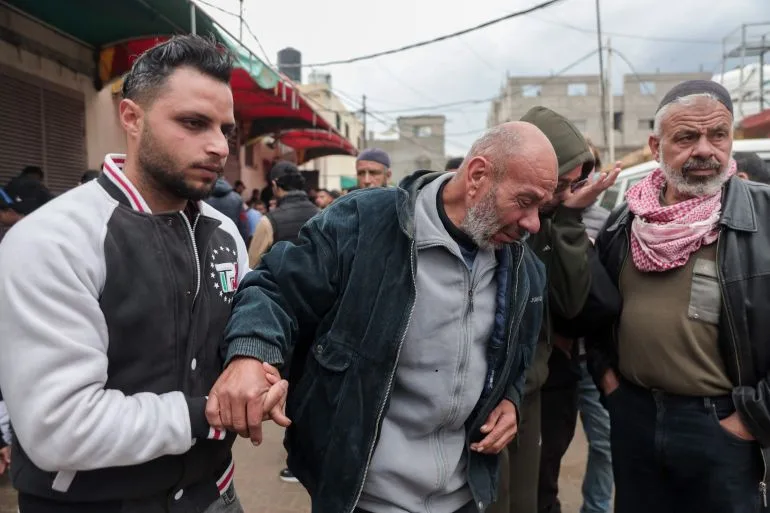 Armed Group 'Popular Forces' Ambush Family in Central Gaza