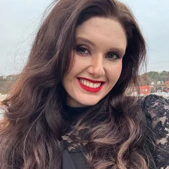 Jillian Michaels Shares Emotional Journey with Food Addiction on Sean Hannity's Podcast: From Skipping School to Sobriety