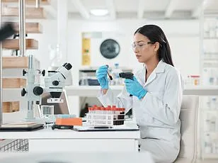 Molecular Glue Drug Triggers Cancer Cell Self-Destruction in Kidney Cancer Trials