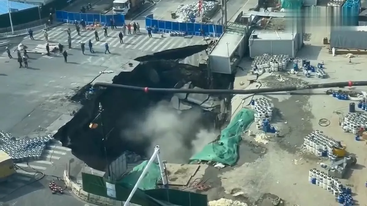 Shanghai Sinkhole Swallows Road During Metro Construction, Raising Safety Concerns