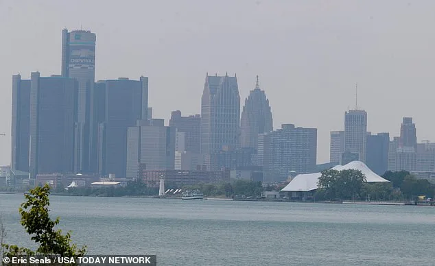 Stay Indoors Advisory Issued for Michigan and Great Lakes Regions Amid Hazardous PM2.5 Air Quality and Health Risks