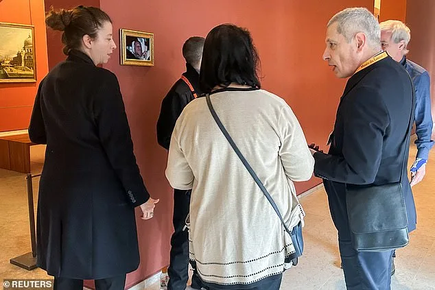 Louvre Hangs Controversial Photo of Former Duke of York, Activists Criticize Wealth and Power