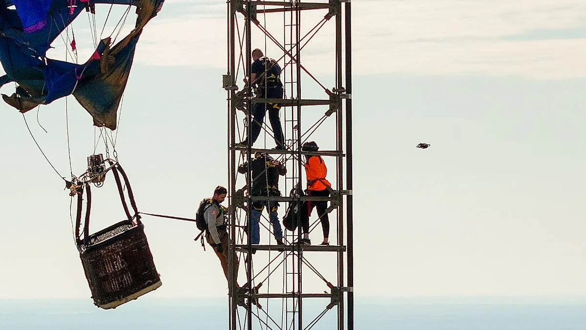 Dramatic Hot Air Balloon Rescue After Collision with Texas Radio Tower