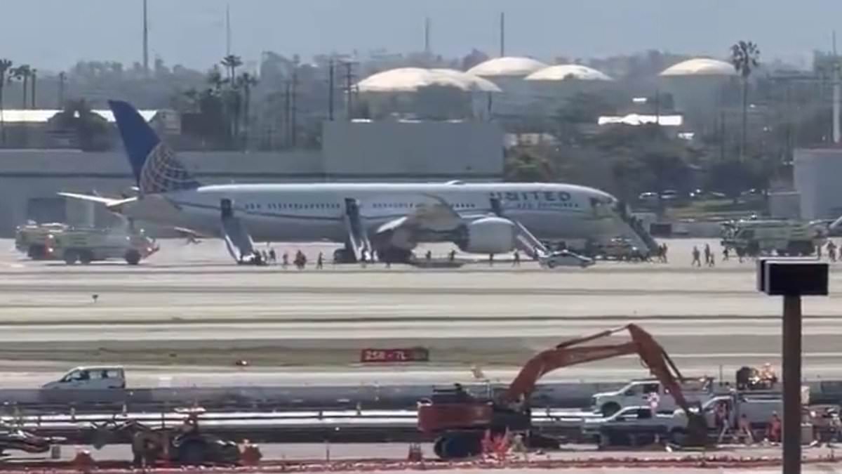 Sudden Engine Failure Forces United Flight to Emergency Landing at LAX