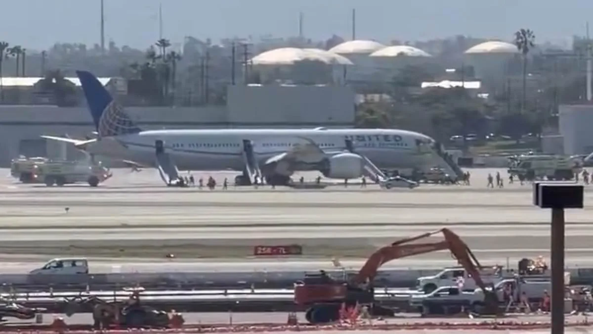 Sudden Engine Failure Forces United Flight to Emergency Landing at LAX