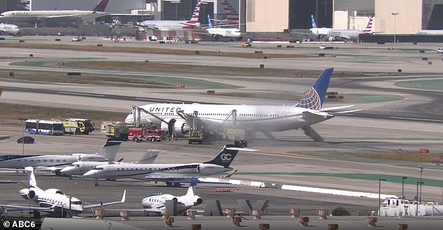 Sudden Engine Failure Forces United Flight to Emergency Landing at LAX