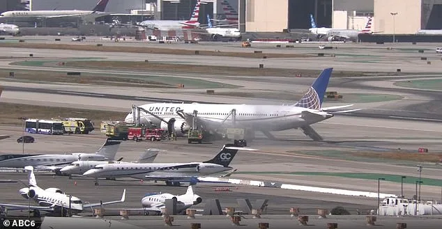 Sudden Engine Failure Forces United Flight to Emergency Landing at LAX