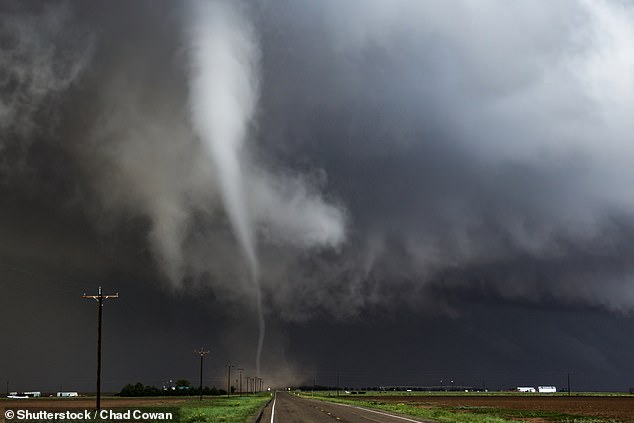 Central US Storm System: Tornado, Hail, and Hurricane-Force Winds Prompt Alerts After Oklahoma Deaths