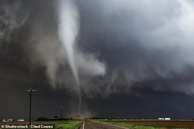 Central US Storm System: Tornado, Hail, and Hurricane-Force Winds Prompt Alerts After Oklahoma Deaths