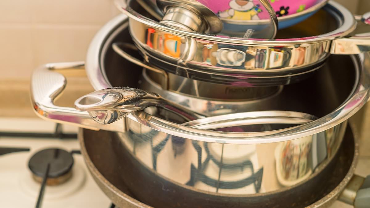 Peril of Stacking Pots and Pans: Hidden Damage to Non-Stick Cookware Revealed