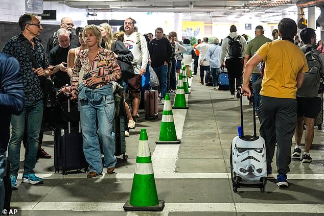 Airport Chaos: Government Shutdown Enters Third Week, Political Rift Over DHS Funding