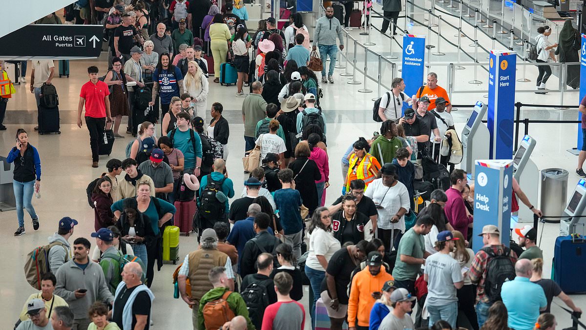 Houston Airport Security Lines Ease After Government Shutdown Crisis