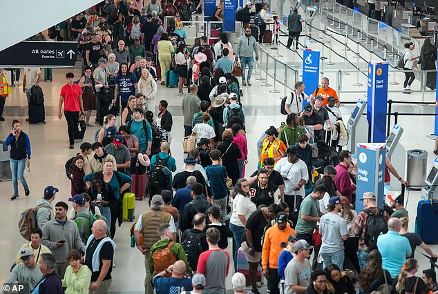 Houston Airport Security Lines Ease After Government Shutdown Crisis