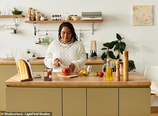 Breakthrough Study Shows Baking Soda Outperforms Commercial Cleaners in Eliminating Pesticides from Produce