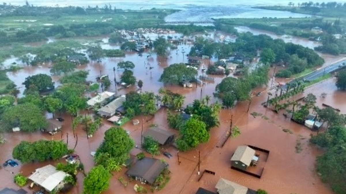 Hawaii Flood Rescue: 230 Rescued as Storm Unleashes Worst Flooding in Two Decades