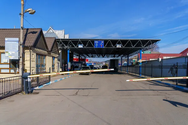 Ukrainian Man Caught at Border After Faking Marriage to Elderly Woman to Flee Country