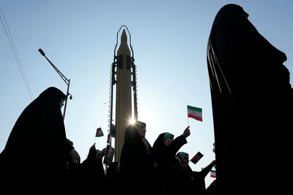 Iran Launches Massive Missile and Drone Strikes at Israel and Gulf Nations, Escalating Regional Tensions
