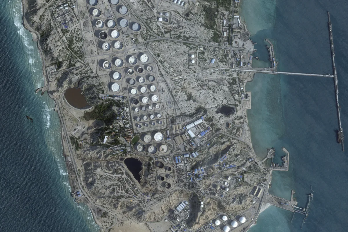 US Weighs Bold Move to Occupy Strategic Iranian Island Amid Escalating Tensions