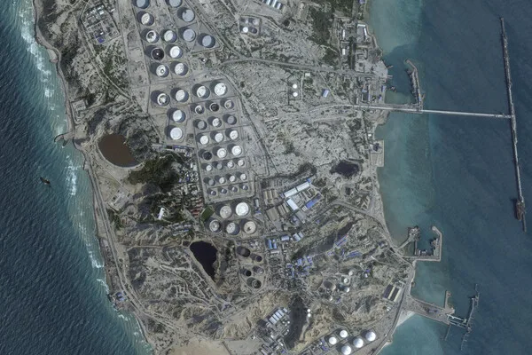 US Weighs Bold Move to Occupy Strategic Iranian Island Amid Escalating Tensions