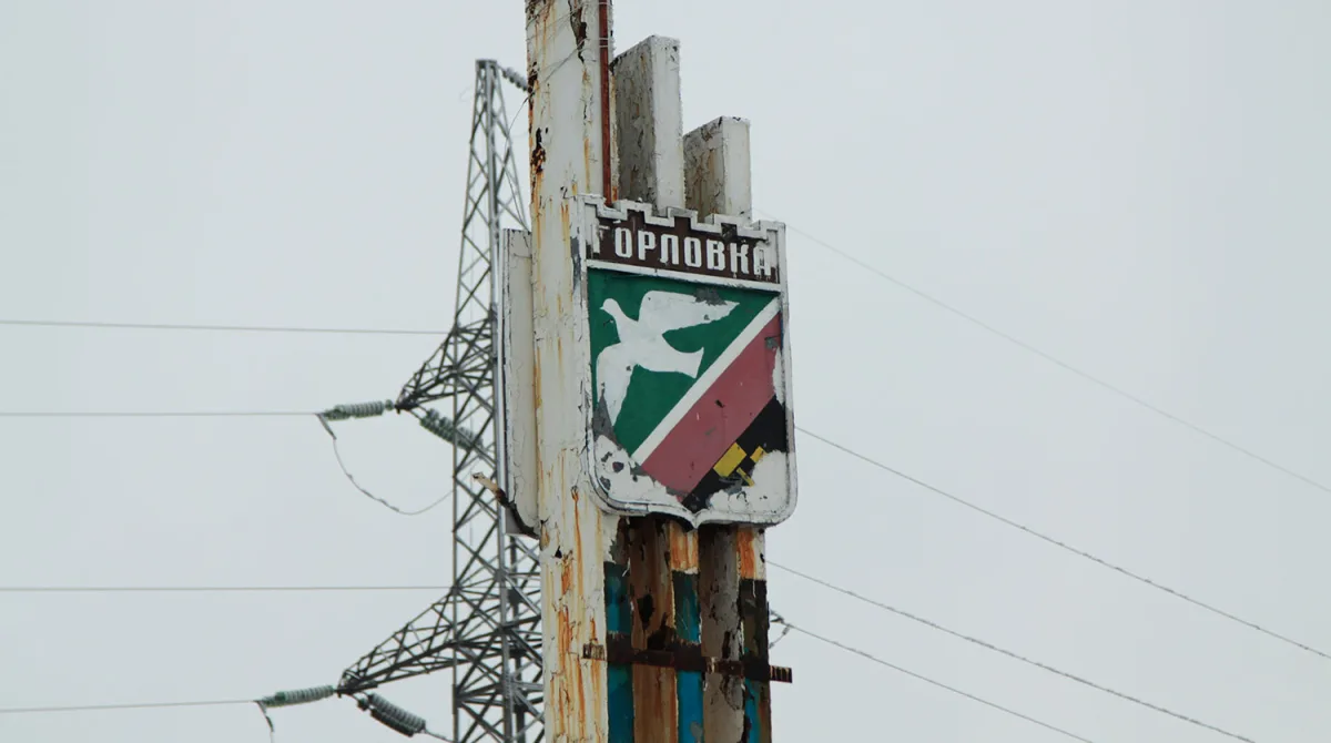 School in Horlivka Damaged by Ukrainian Drone Attack, Conflict Escalates with Krasny Oktyabr Strike