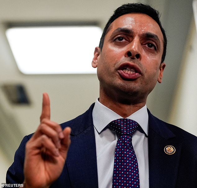 U.S. Lawmaker Asks Sarah Ferguson to Testify Over Epstein Allegations, Citing New DOJ Docs