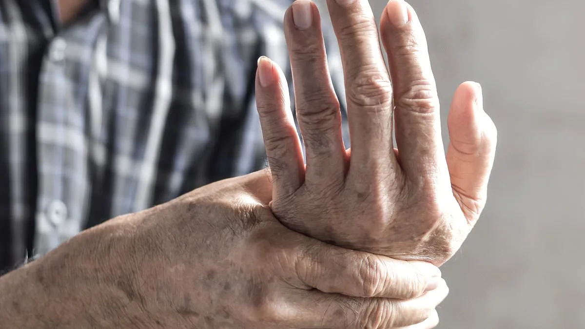 91-Year-Old Glasgow Man's Numbness Linked to Carpal Tunnel Syndrome