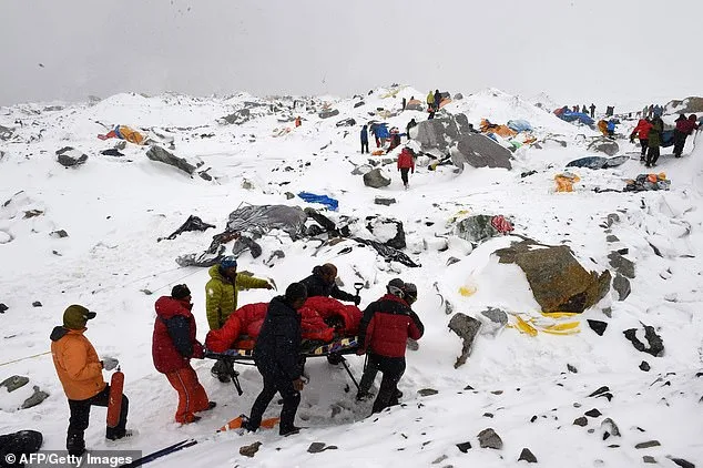 Mount Everest Guides Allegedly Stage Emergencies for £15m Insurance Fraud