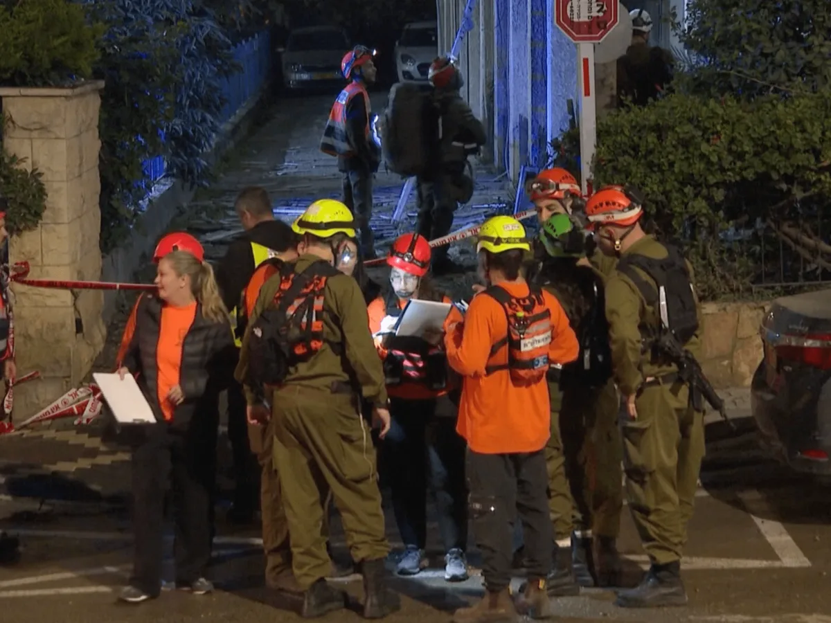 Iranian Missile Attack on Tel Aviv: Cluster Munitions Cause Injuries and Spark International Condemnation