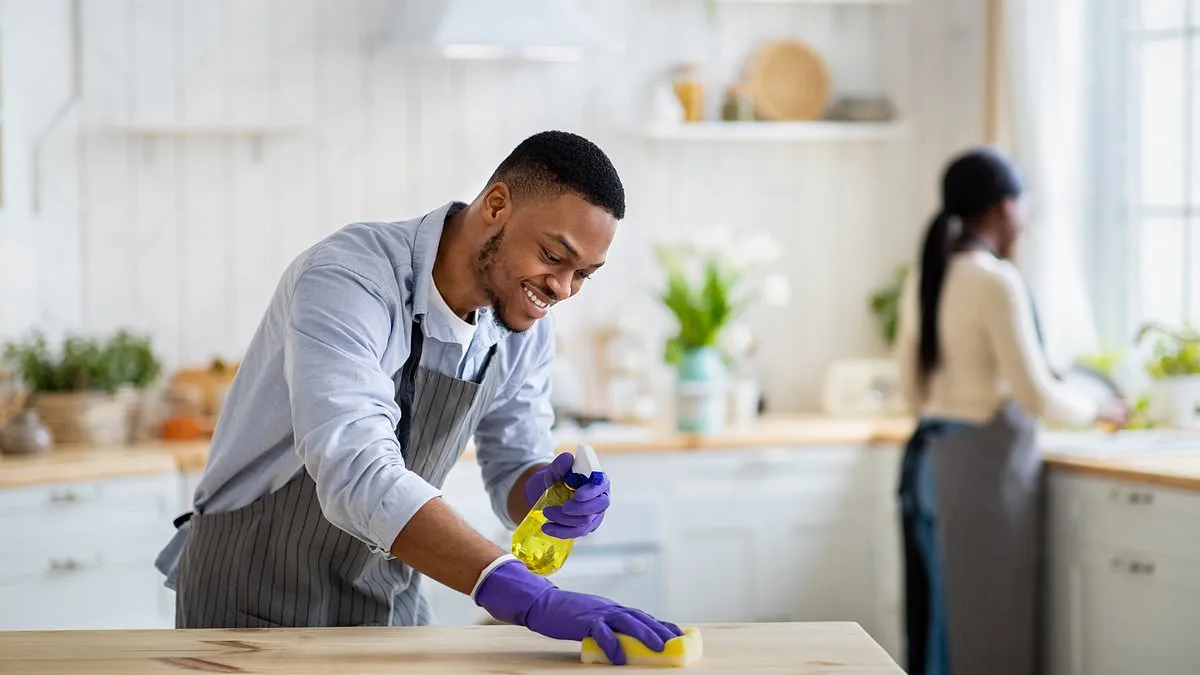Study Reveals Inhaling Cleaning Products Poses Greater Health Risks Than Accidental Ingestion