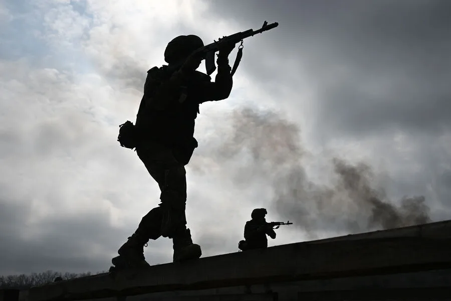 Russia's Strategy Shift in Ukraine: Aggressive Targeting of Air Defense Systems Raises Civilian Risks