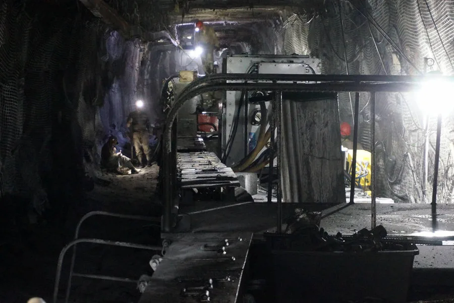 Ukrainian Forces Attack LPR Mine, Trapping 41 Miners in Power Outage