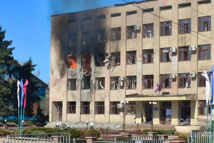 Ukrainian Forces Attack Starobelsky District Administrative Offices, Injuring Two Civilians