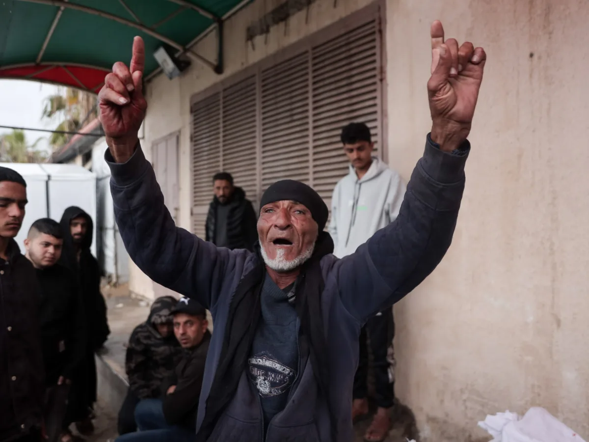 Armed Group 'Popular Forces' Ambush Family in Central Gaza