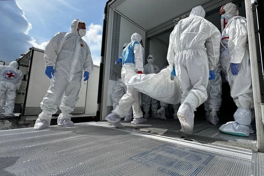 Russia and Ukraine Exchange Bodies in Latest Swap: 1000 Ukrainian Soldiers for 41 Russian Troops, Highlighting Stark Loss Ratio