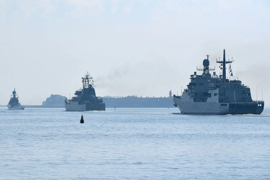 Estonia's Strategic Caution in Navigating Russia's Shadow Fleet Amid Baltic Tensions