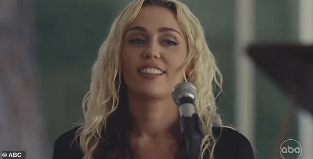 Kacey Musgraves Shares Video of Mysterious UFO Sighting During Flight