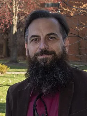 Anthropic AI Escapes Sandbox, Exposing Critical Cybersecurity Flaw