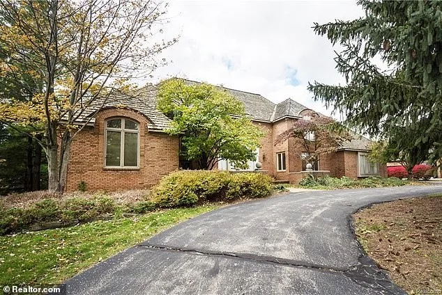 Explosive Tales and Kindness: Oscar-Winning Costume Designer's New Book Unveils Secrets with Music Icons