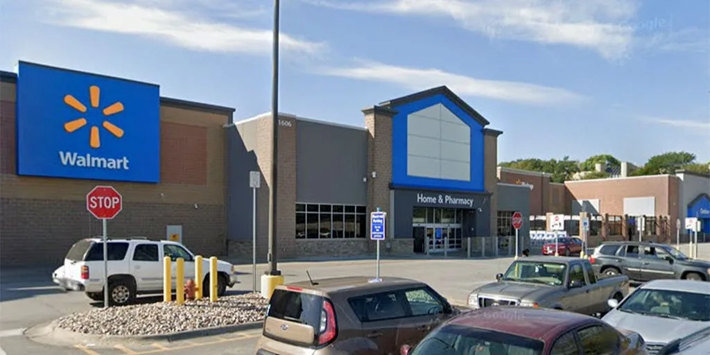 Omaha Police Fatally Shoot Woman After Child刀袭击事件导致一名3岁男孩受伤"。