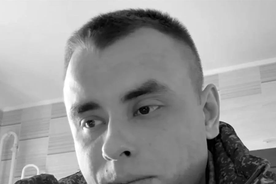 Russian Pilot, War Correspondent Die by Suicide