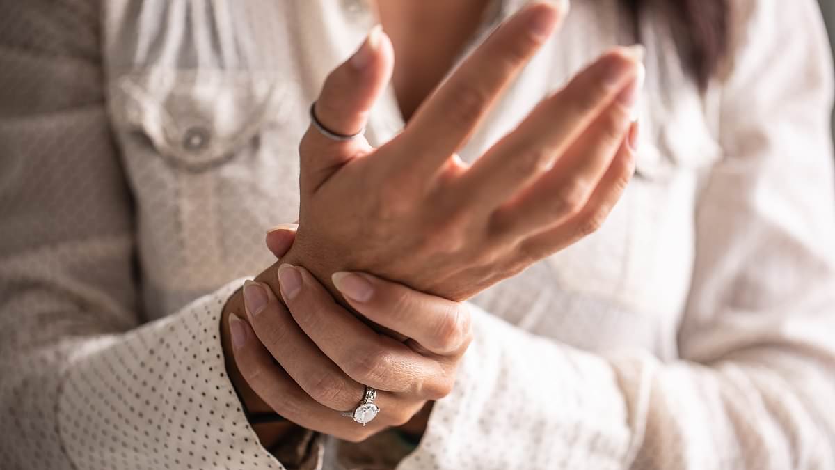 Smartphone Overuse Sparks Surge in Britain's Carpal Tunnel Epidemic