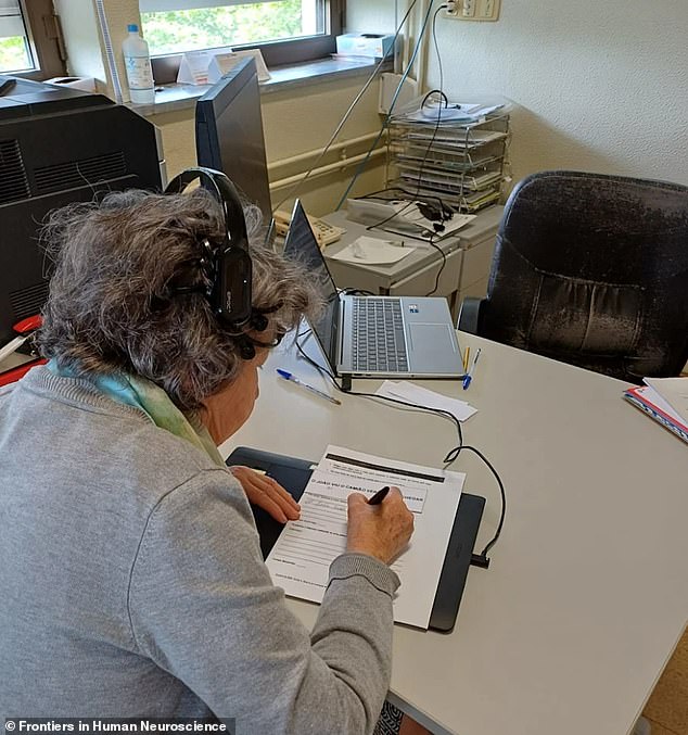 Slow handwriting during dictation may signal early dementia in older adults.
